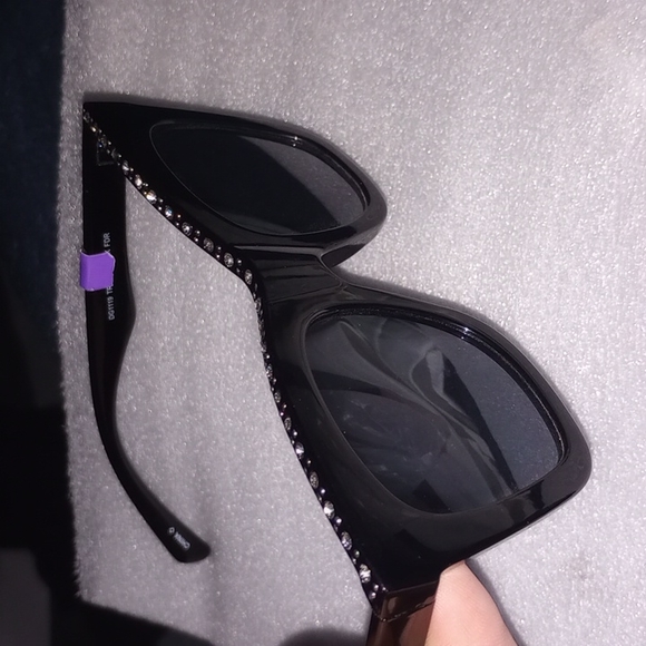 Sunglasses NWOT - Picture 2 of 5